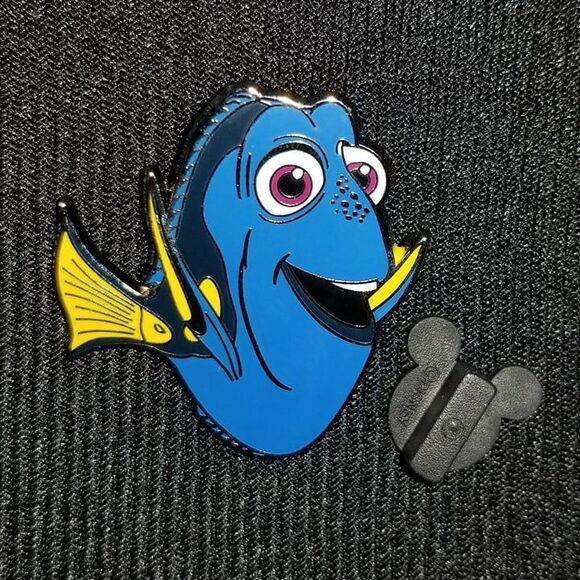 Disney Pin Finding Nemo Dory 2016 DMC Movie Club Exclusive VIP Pin #60 116268 - Picture 1 of 5